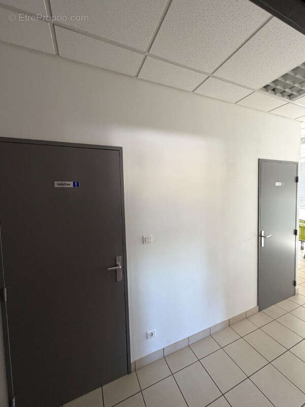 Local d'activité 375m²  A vendre - Très bon état - Zone OCEALIM - photo 5