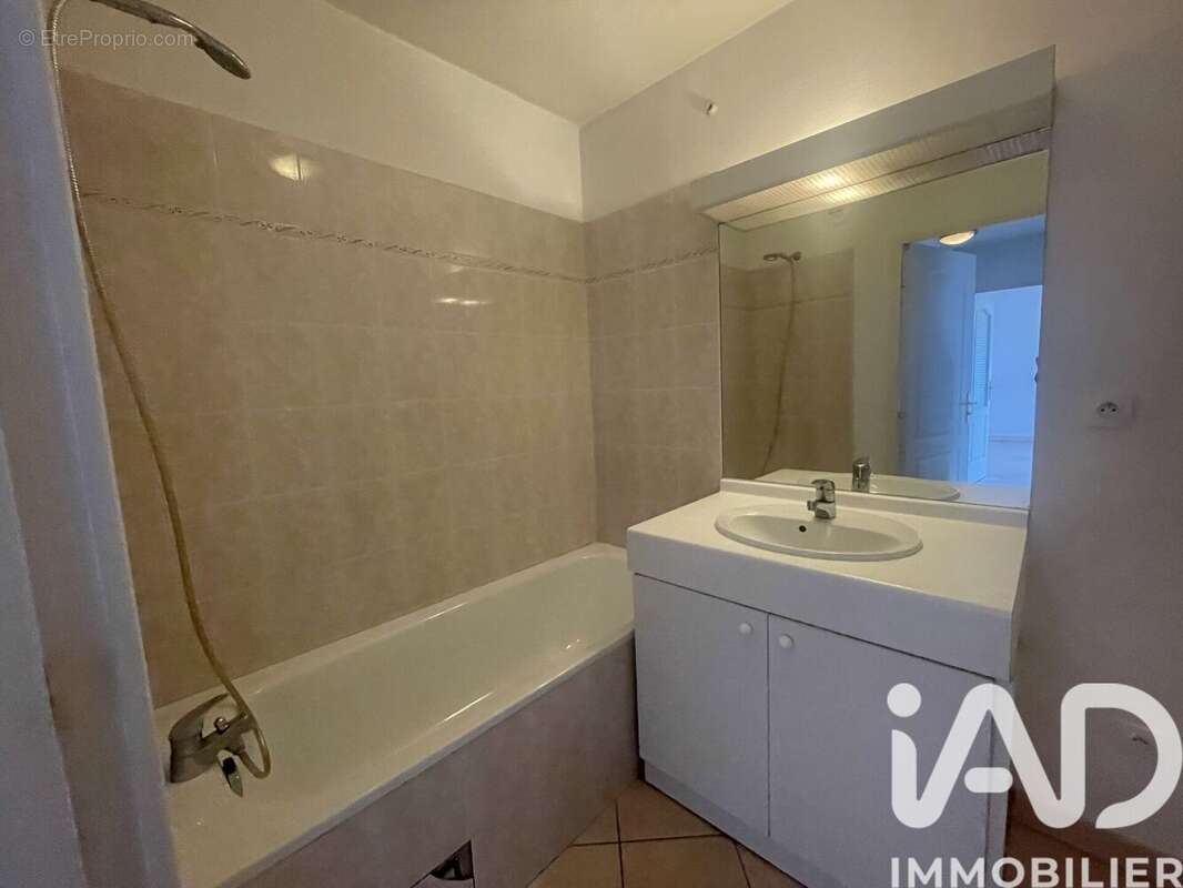 Photo 8 - Appartement à DECINES-CHARPIEU