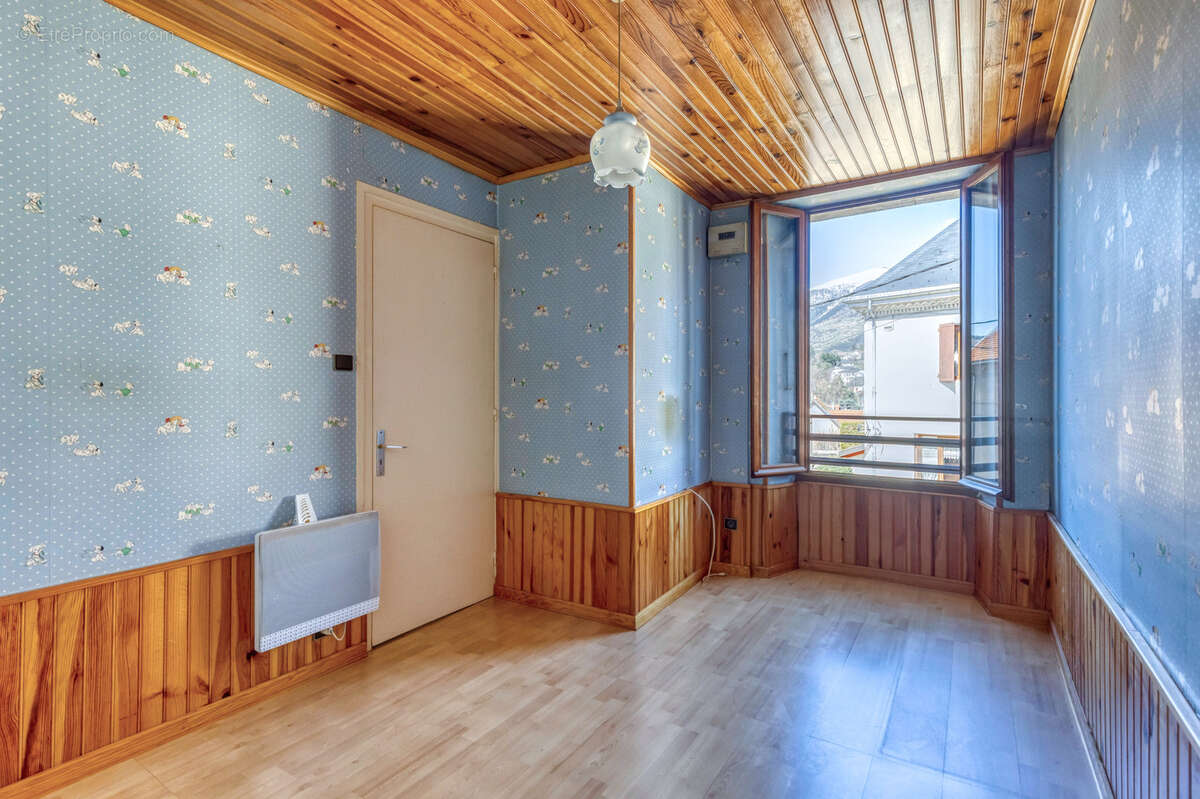 LA MOTTE D'AVEILLANS bourg : Maison de village 3P 51m2 mitoyenne à rénover + Terrain - photo 6