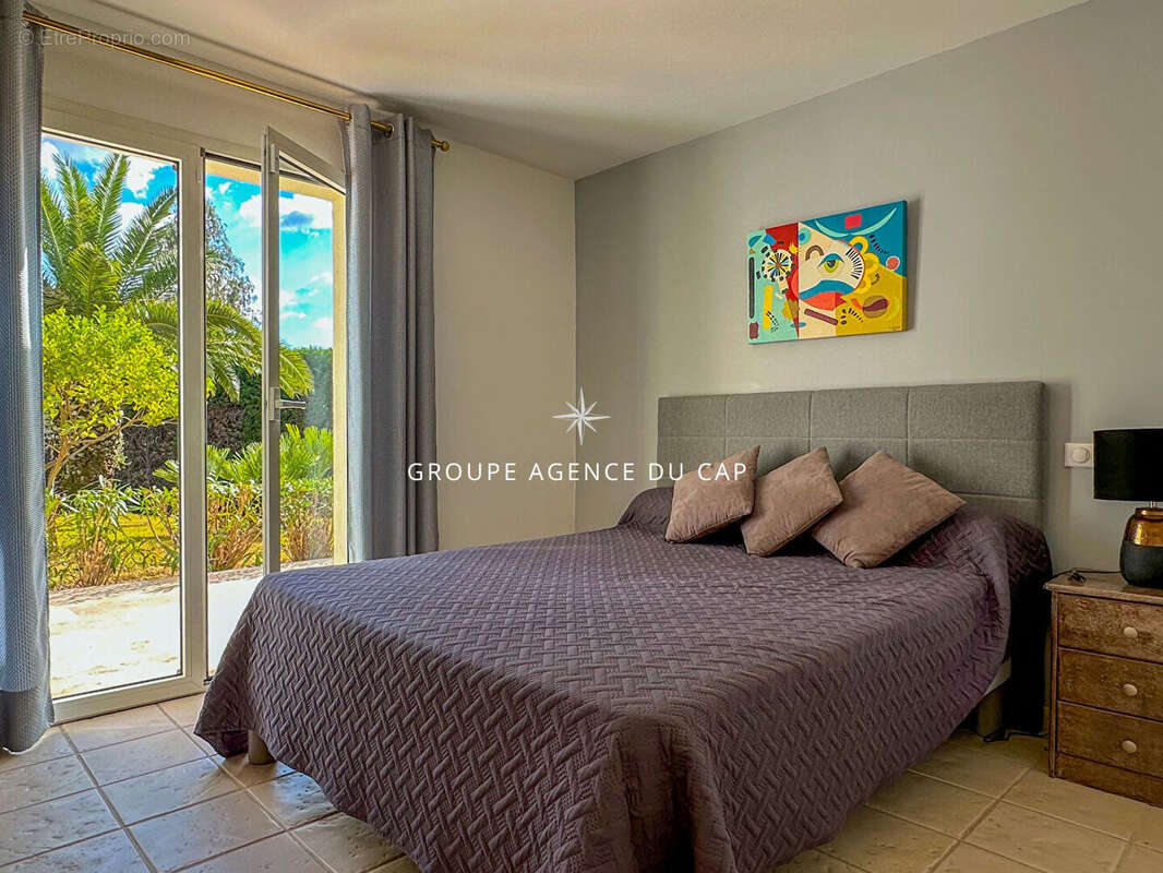 Maison à ROQUEBRUNE-SUR-ARGENS