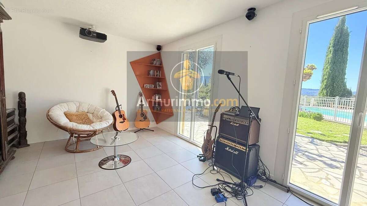 Maison à POURRIERES