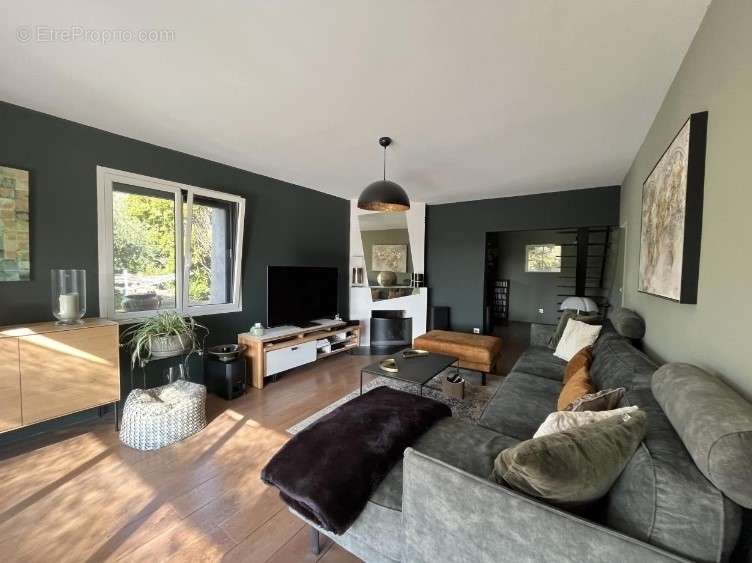 Maison à SAINT-VINCENT-DE-BARRES