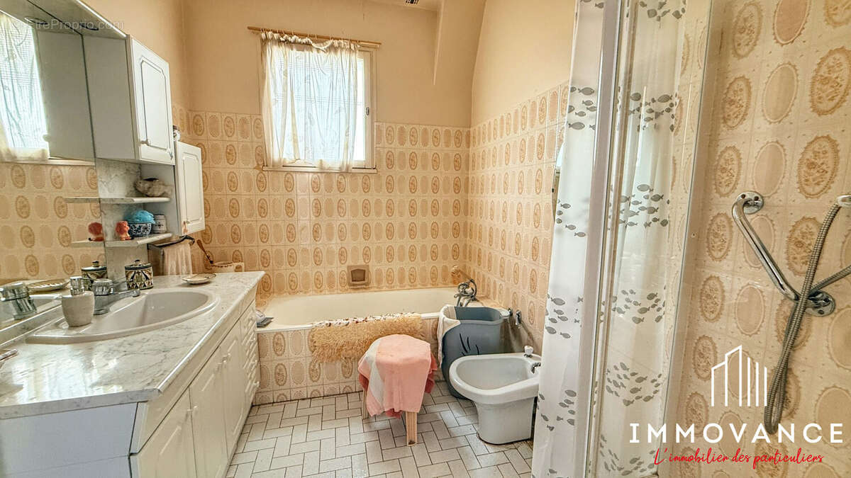 Maison à SAINT-BRES