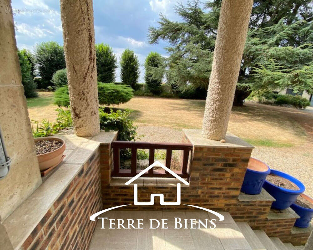 Propriété de caractère de 250 m2 habitables sur plus de 1,25 hectare   6 Chambres, 5 BOXES, À 10 minutes de Vi - photo 6