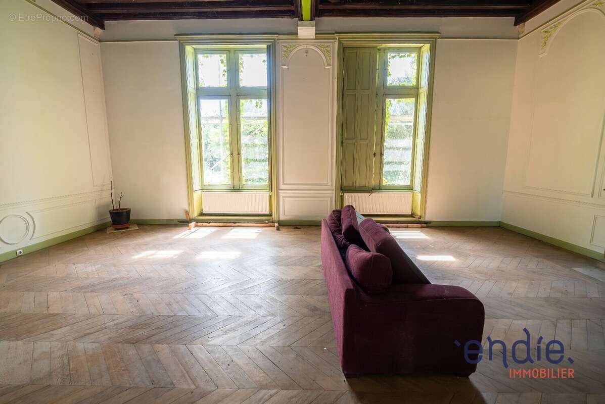 CHATEAU NEOGOTHIQUE 30 pièces,16 Chambres 5,7 ha!!! - photo 22