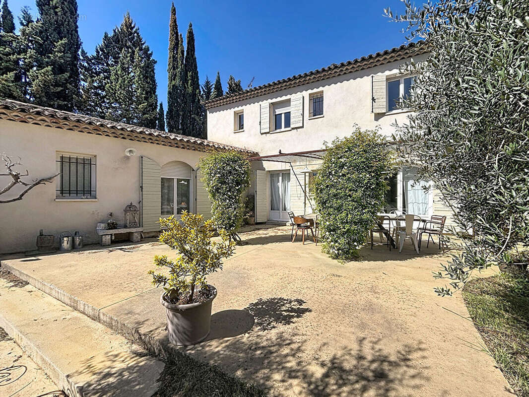 Maison à VENTABREN