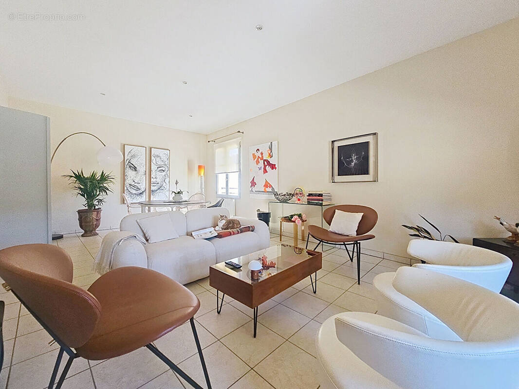 Appartement à VILLENEUVE-LES-AVIGNON