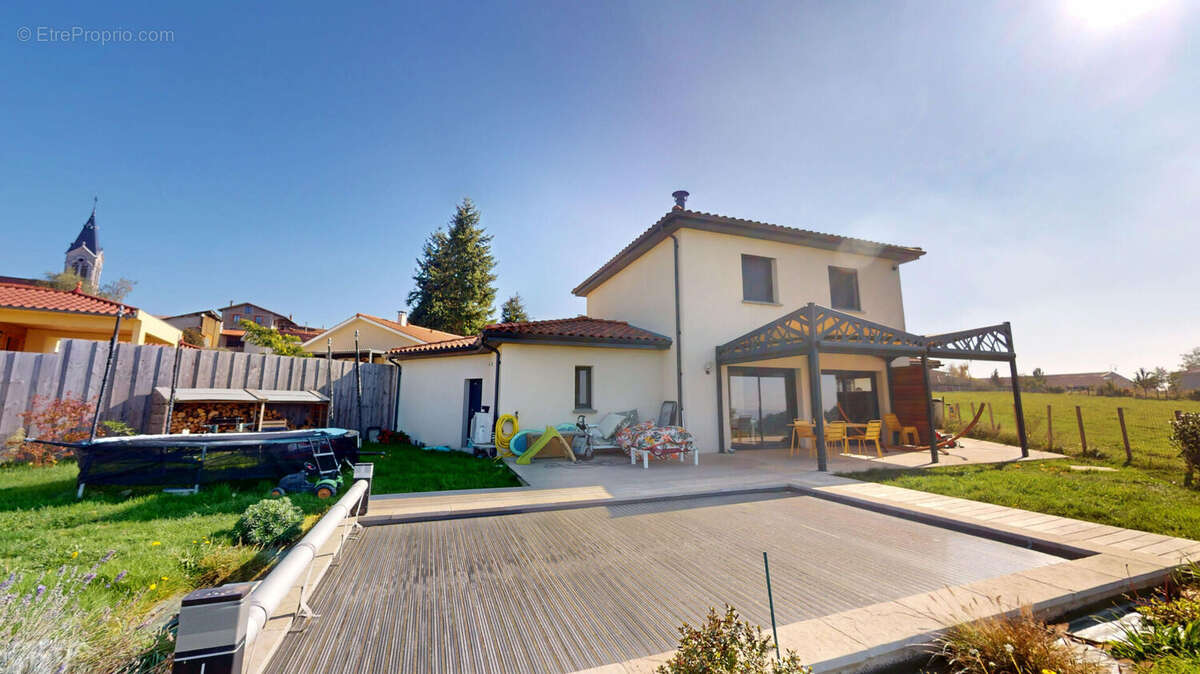 Maison à SAINT-MARTIN-EN-HAUT