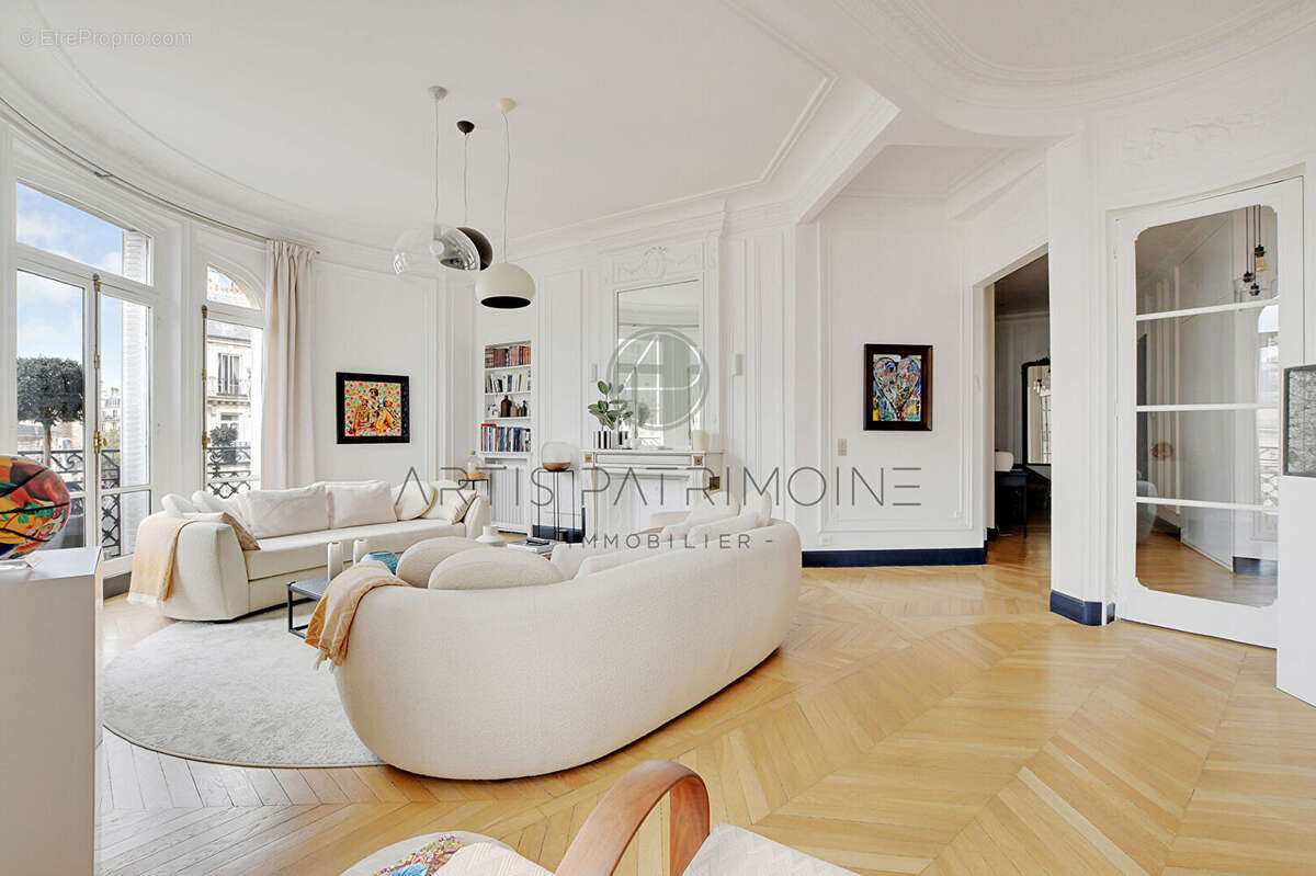 Appartement à PARIS-17E