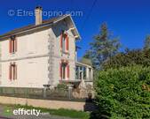 Maison à VILLEFRANCHE-DE-LONCHAT