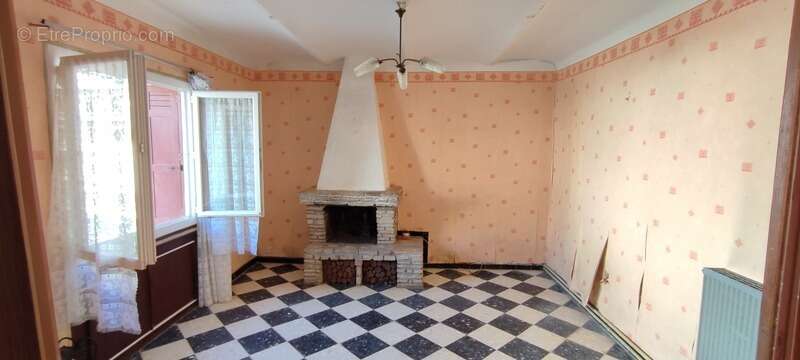 Maison à SAINT-JULIEN-LES-ROSIERS