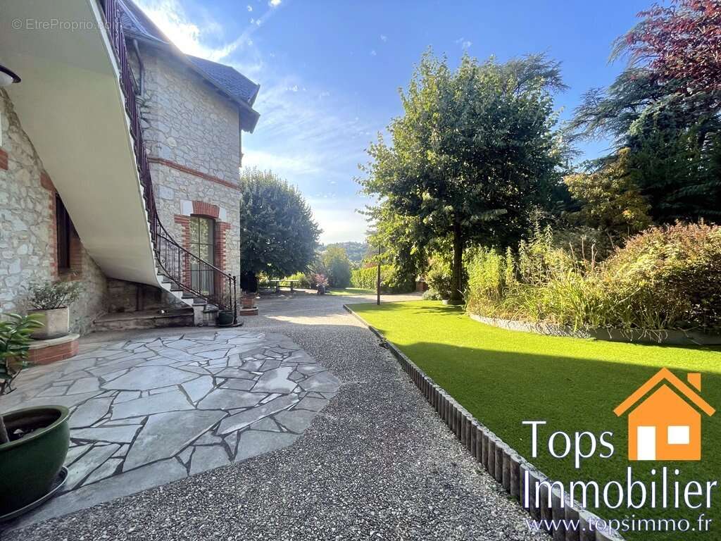 Maison à VILLEFRANCHE-DE-ROUERGUE