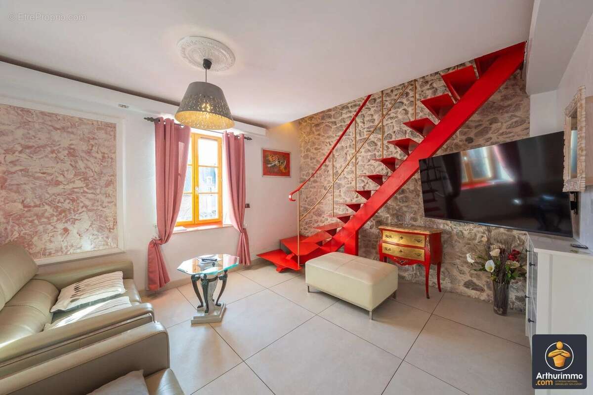 Maison à MONT-DAUPHIN