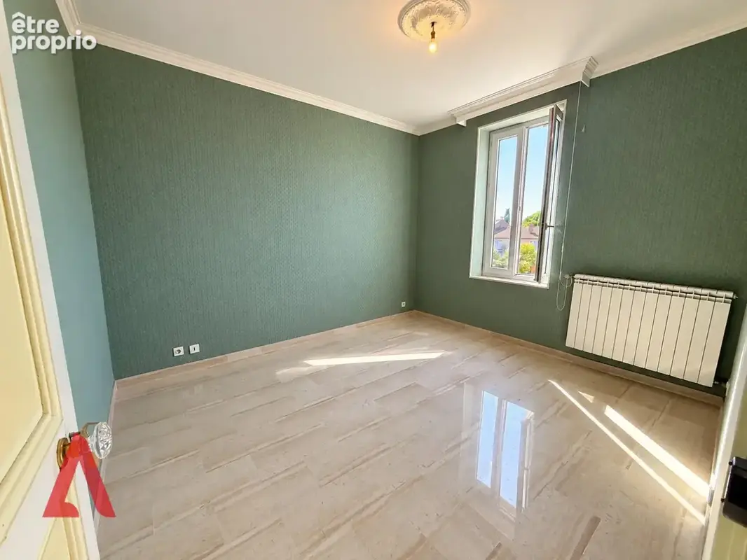 Élégante maison de caractère de 300 m²  Beaux volumes  Belle hauteur sous plafond - photo 12