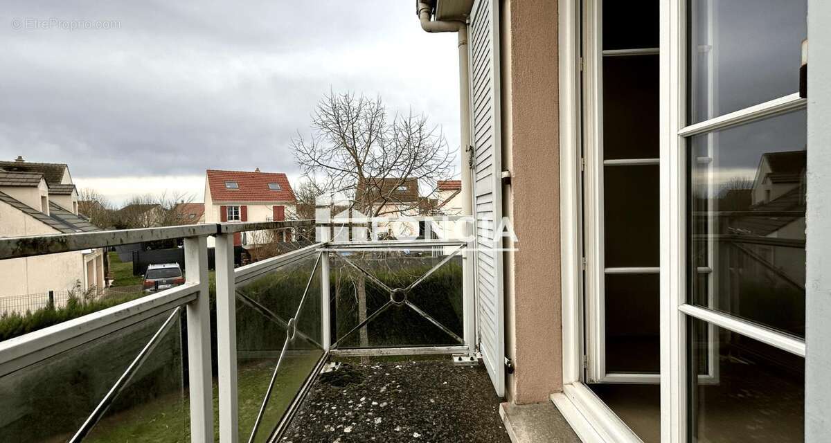 Maison à LE COUDRAY-MONTCEAUX