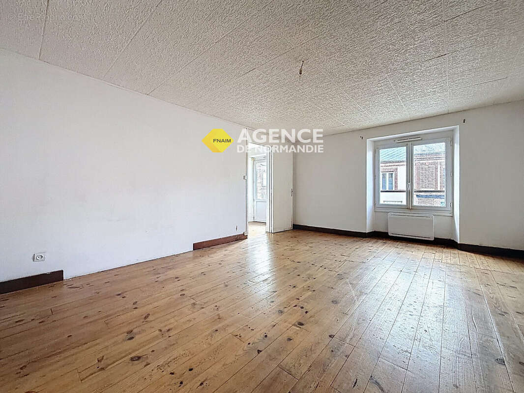 chambre 1er - Appartement à VILLERS-EN-OUCHE