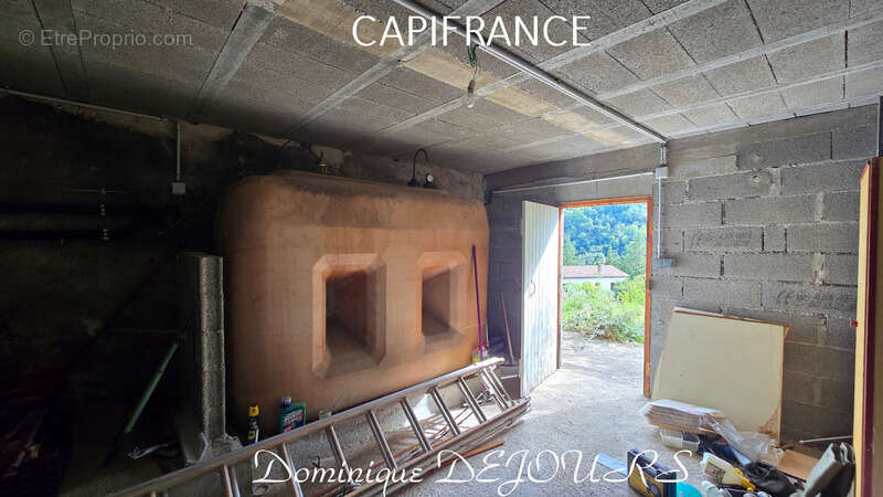 Maison à SAINT-SAUVEUR-DE-MONTAGUT