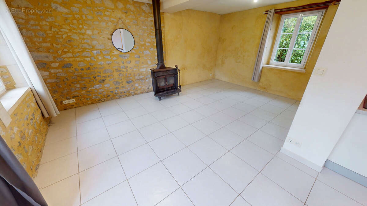 Maison à JUAYE-MONDAYE