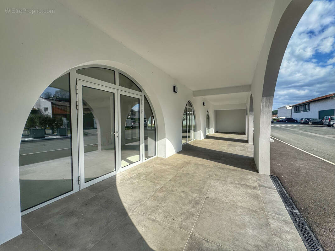 Commerce à SAINT-JEAN-PIED-DE-PORT