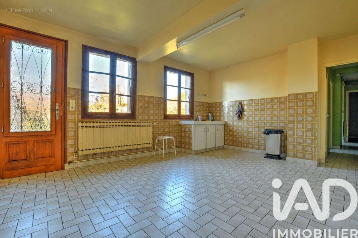 Maison 113 m² à La Celle-Dunoise  - photo 2