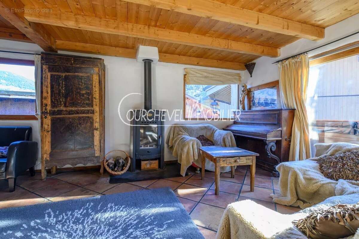 Maison à LES ALLUES