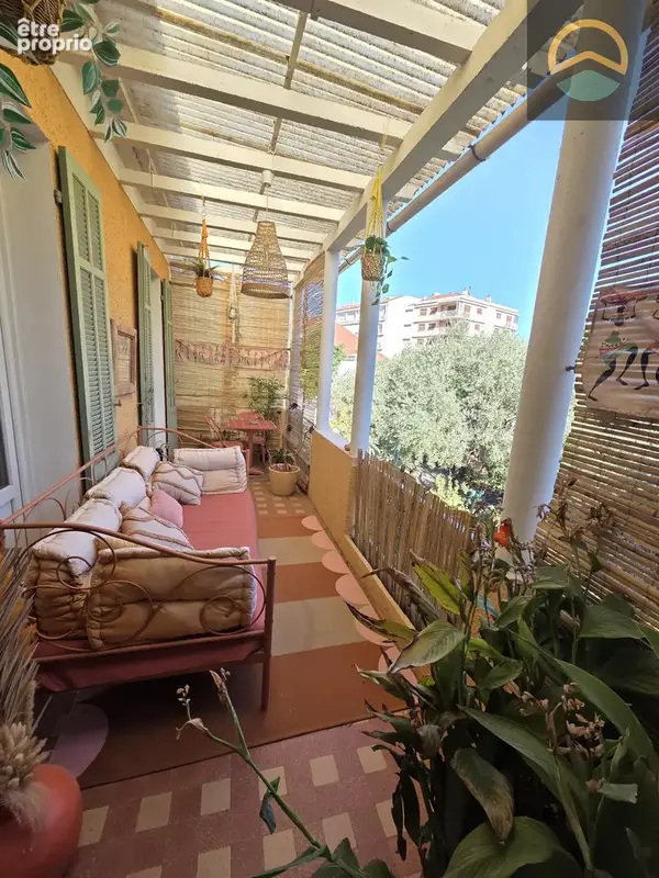 Haut de villa des annees 20 avec jardin et garage , la valette centre ville - photo 5