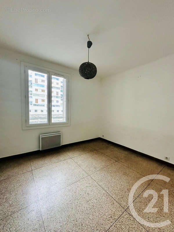 Appartement à MARSEILLE-4E