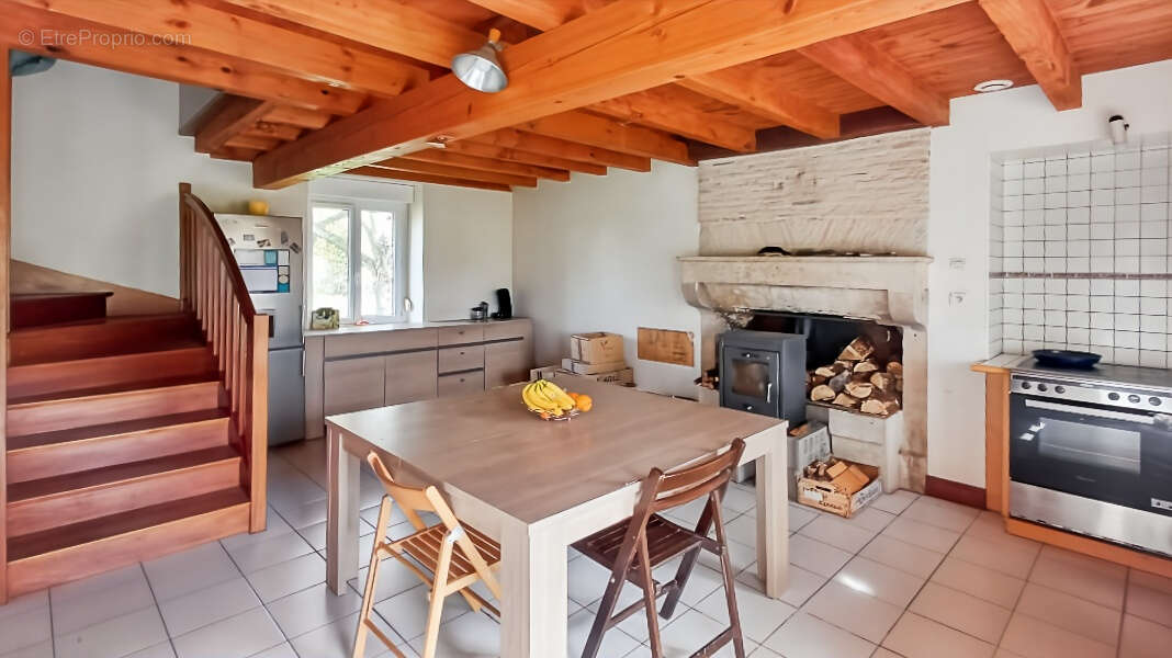 Maison à VICQ-EXEMPLET