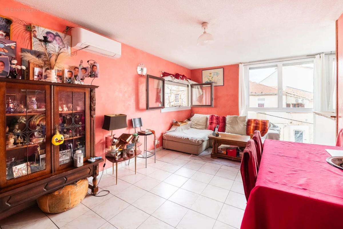 Appartement à MARSEILLE-3E
