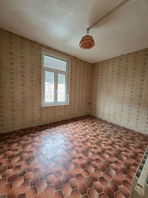 Maison à AULNOYE-AYMERIES