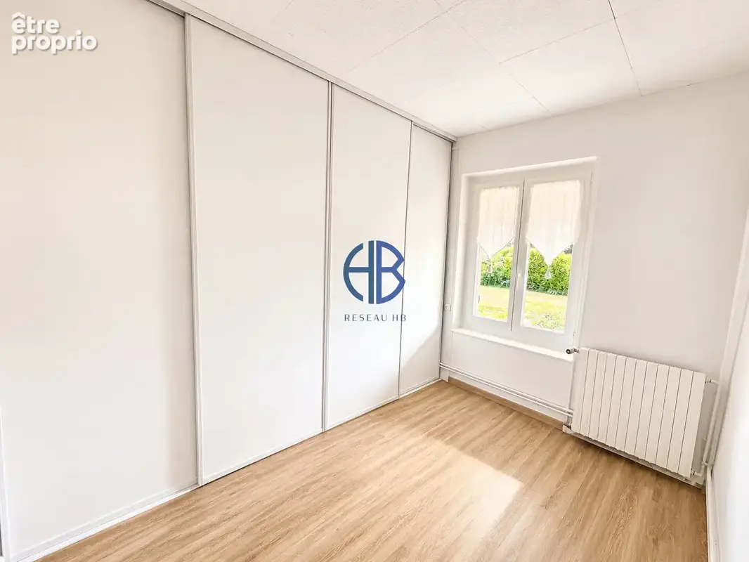Maison Faverges De La Tour 7 pièce(s) 318 m2 - photo 6