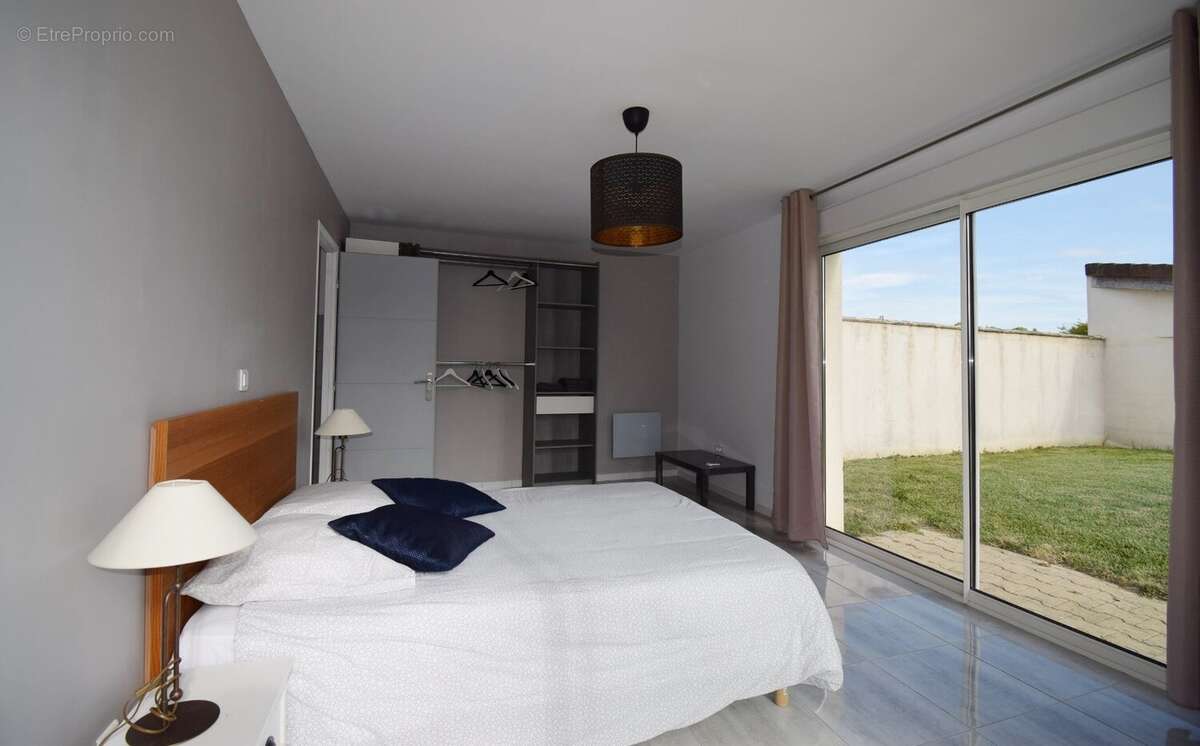 Maison à SAINT-CLEMENT-DE-REGNAT