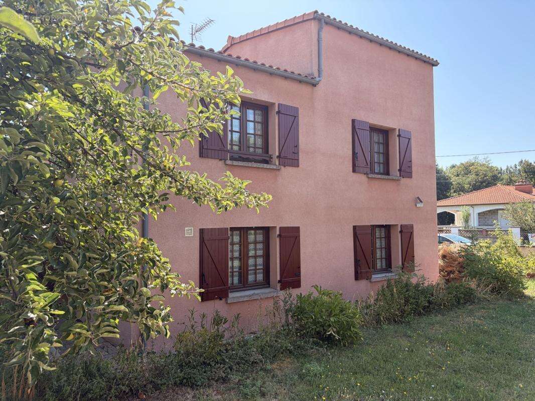 Maison 7 pièces 130 m² à vendre à Perrier (63500) - photo 12