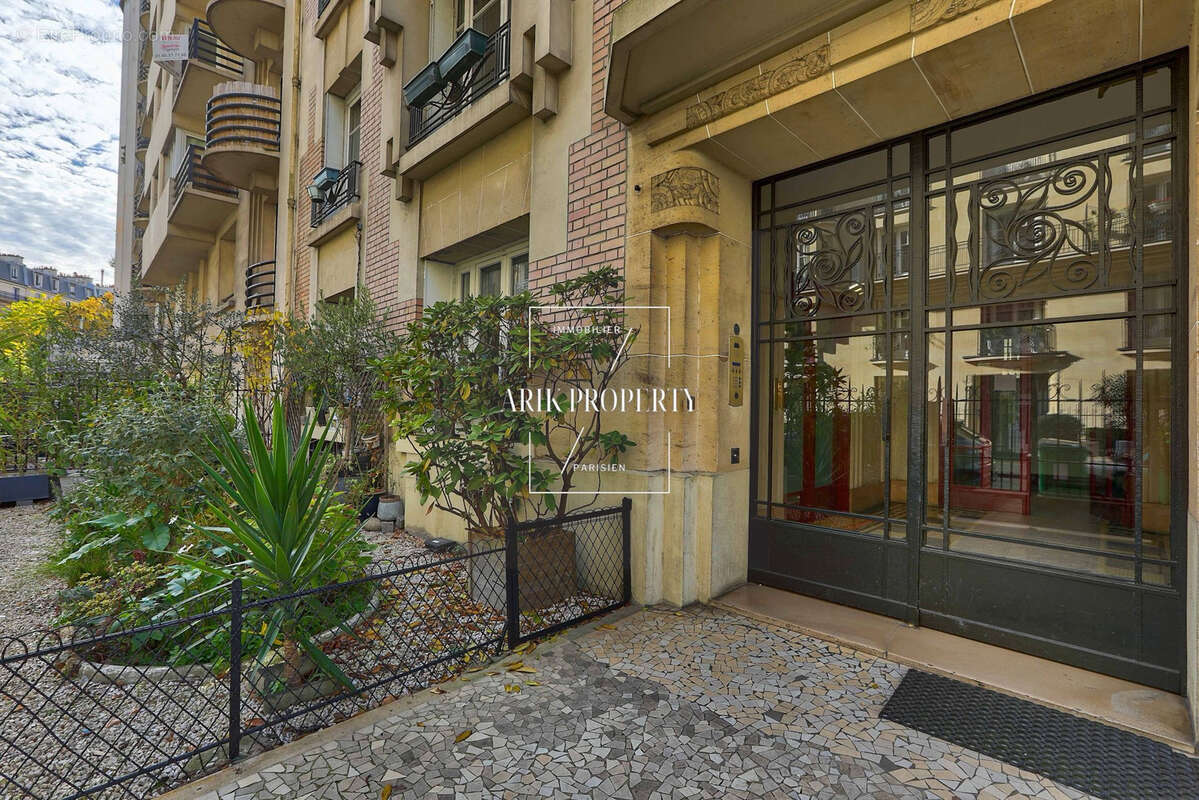 Appartement à PARIS-17E