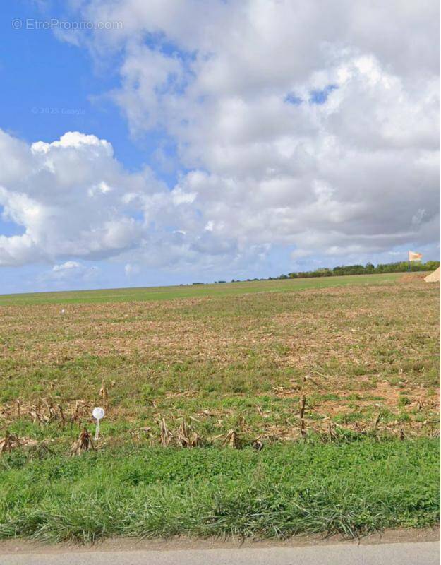 Terrain à DOMPIERRE-SUR-MER
