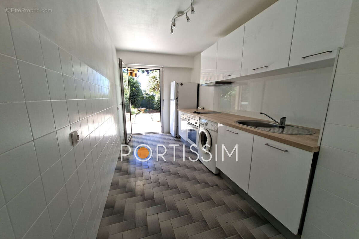 Appartement à SAINT-LAURENT-DU-VAR