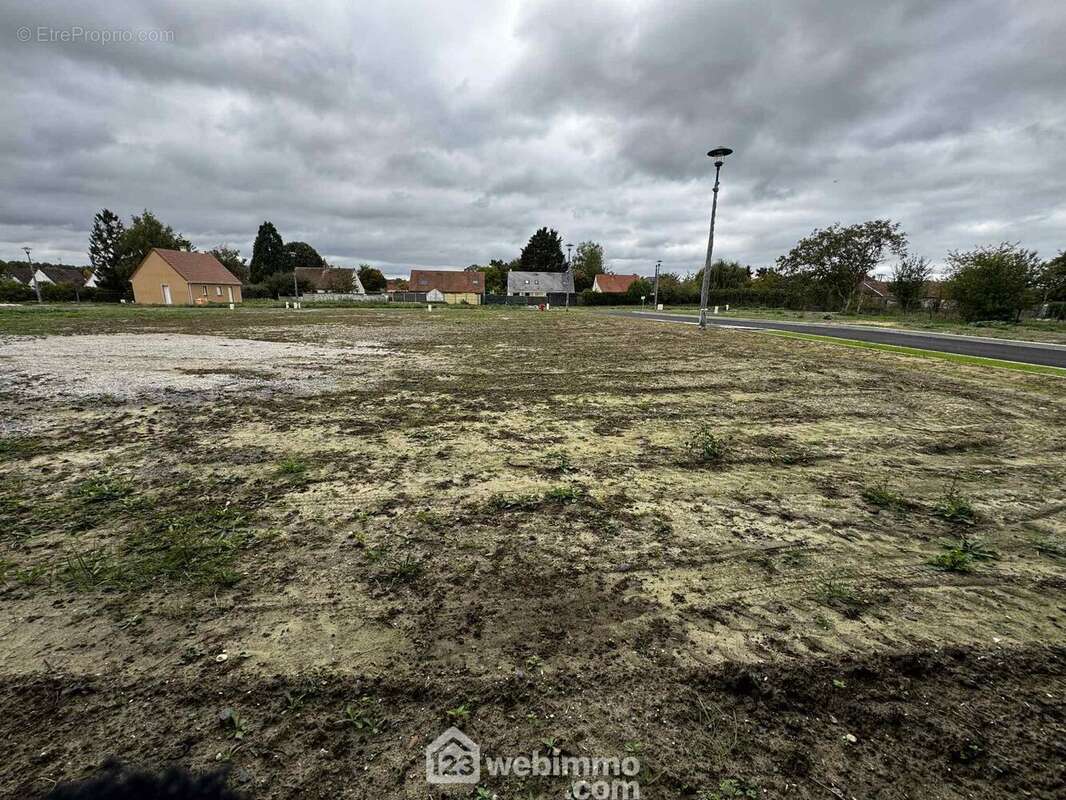 Vous profitez d?un environnement calme et agréable - Terrain à VERSIGNY