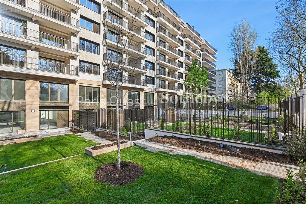 Appartement à NEUILLY-SUR-SEINE