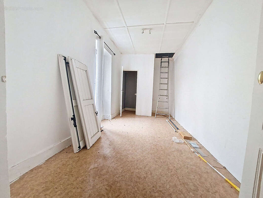 Appartement à MARCILLY-LE-CHATEL