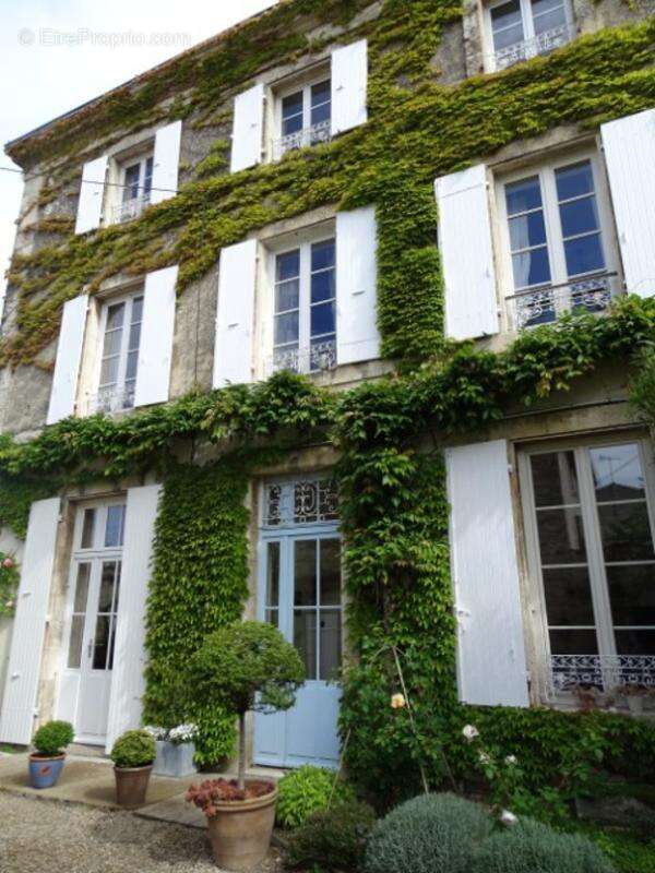 Maison 240 m² à Niort  - photo 2