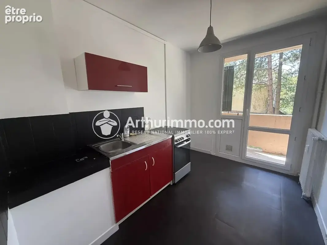 F2 lumineux avec balcon, parking et cave - photo 3