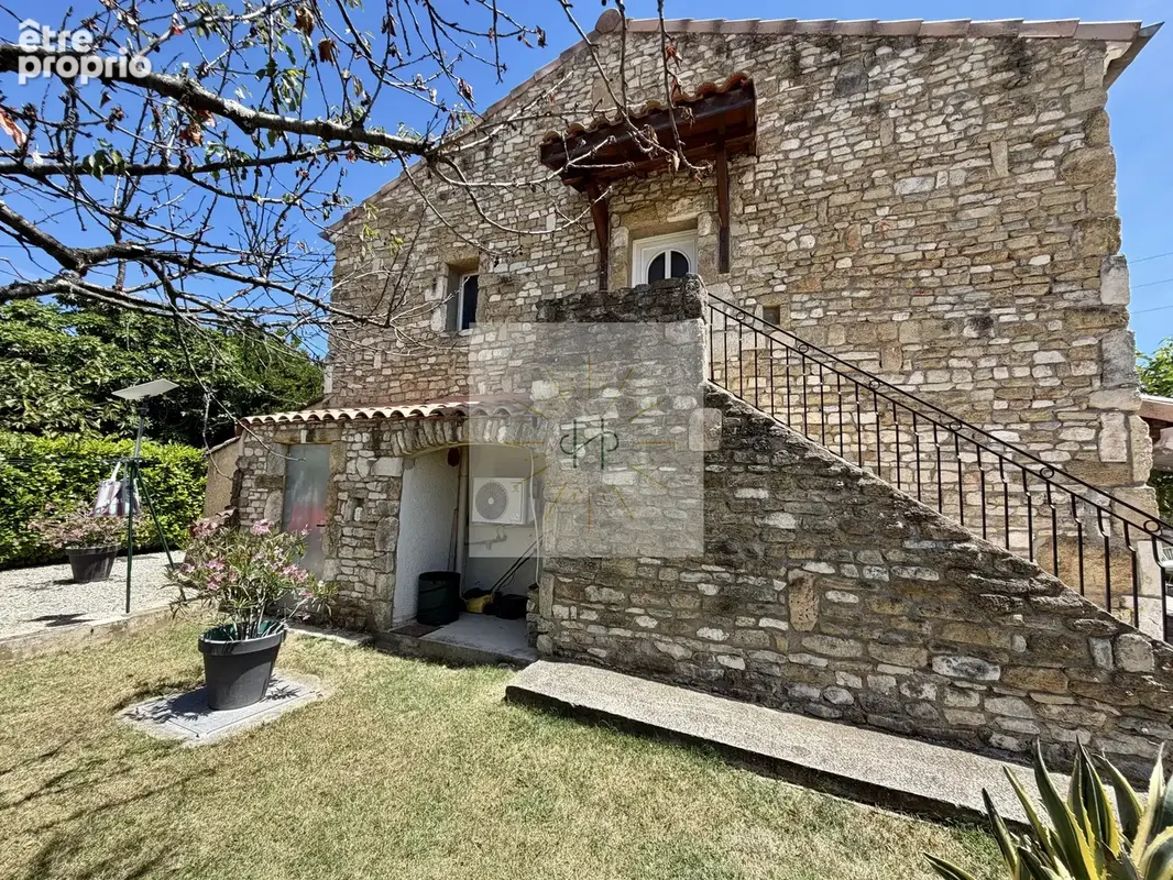 Maison 6 pièces 300 m² à vendre à La Garde-Adhemar (26700) - photo 2