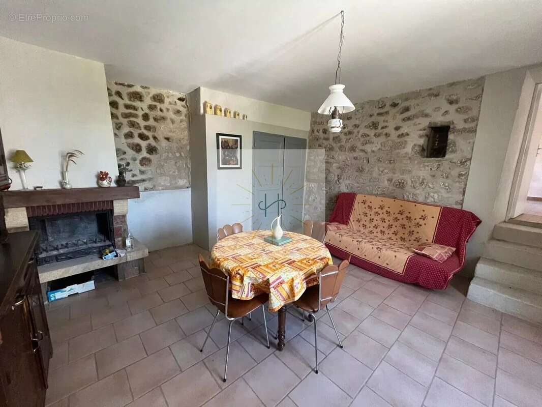 Maison à SALLES-SOUS-BOIS