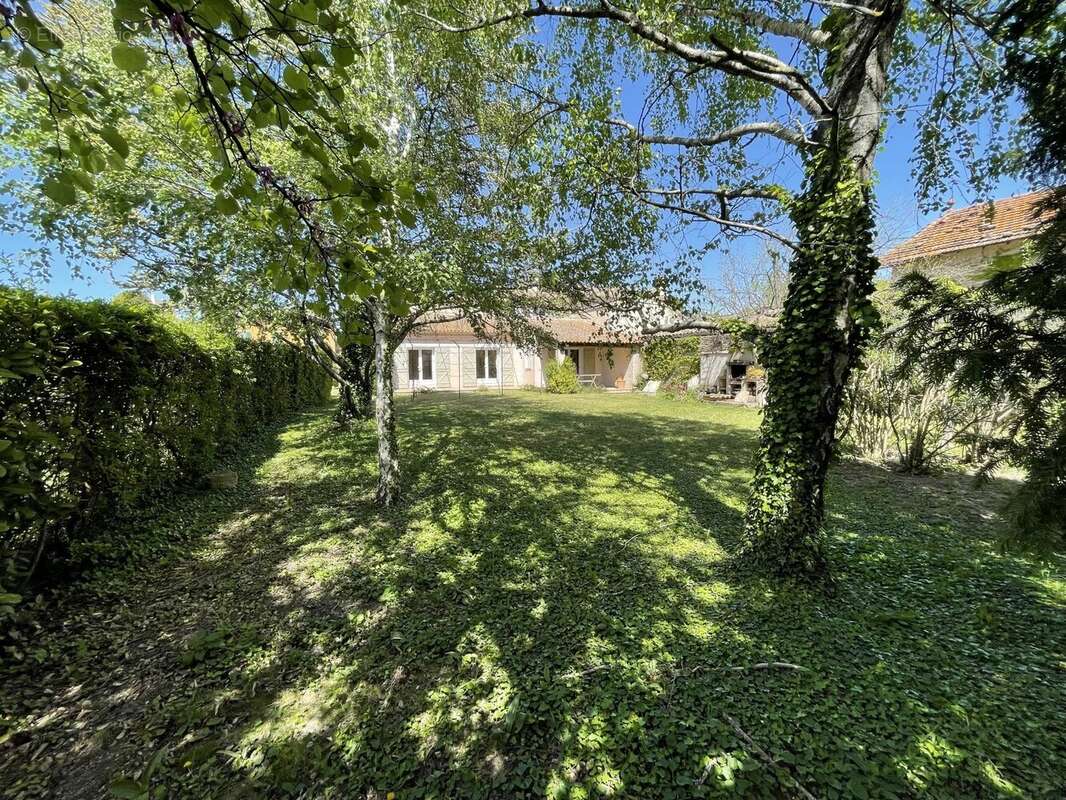 Maison à L'ISLE-SUR-LA-SORGUE