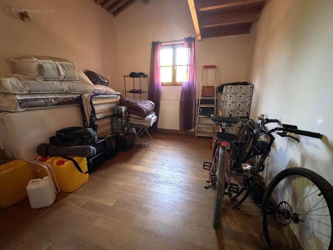 Propriété de caractère, indépendante, avec de vastes jardins privés et un bois - photo 11