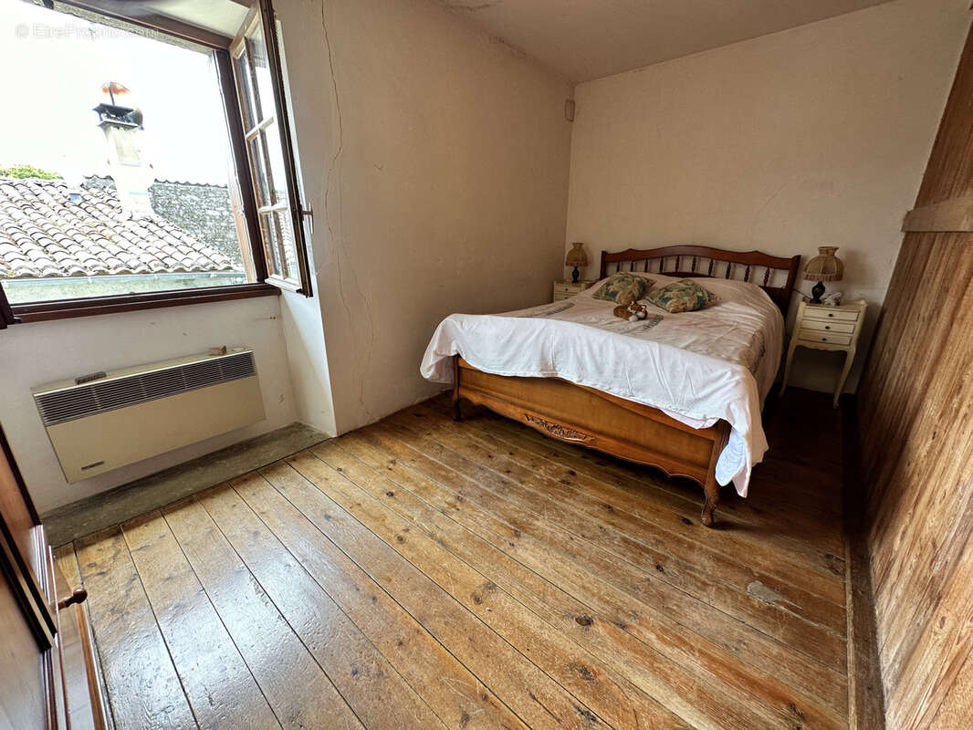 Maison à SAINT-ROMAIN-SUR-GIRONDE