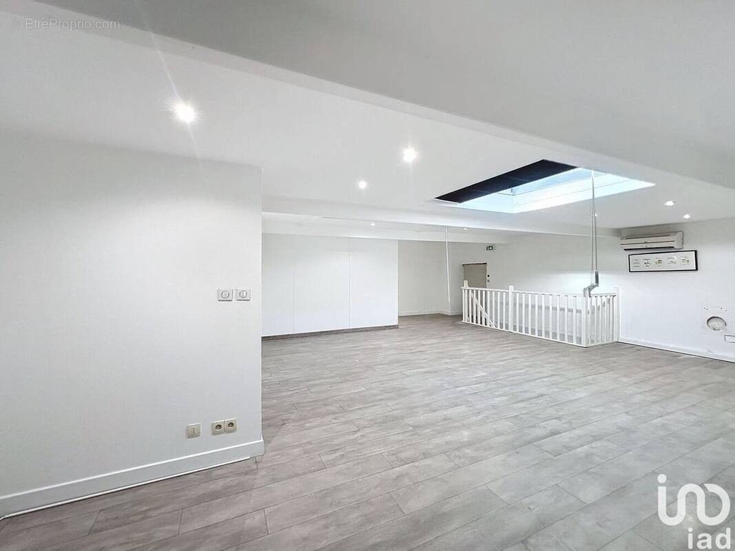 Photo 1 - Commerce à LESIGNY