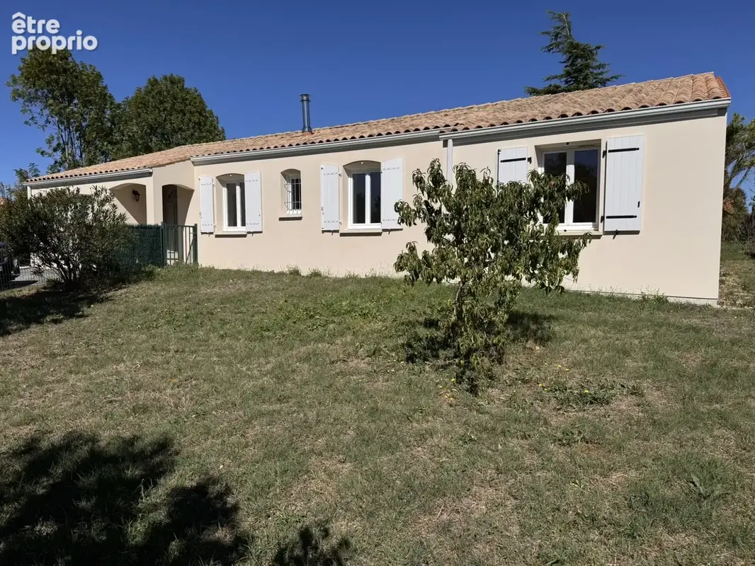 Photo Maison à Saint-Georges-Des-Coteaux au prix de 249 900€