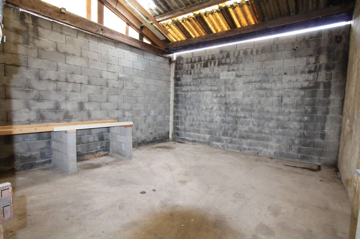 local commercial de 550 m2 avec 500 m2 de cour BOULOGNE SUR MER - photo 17