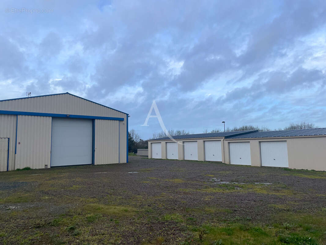 Commerce à SAINT-VINCENT-SUR-GRAON